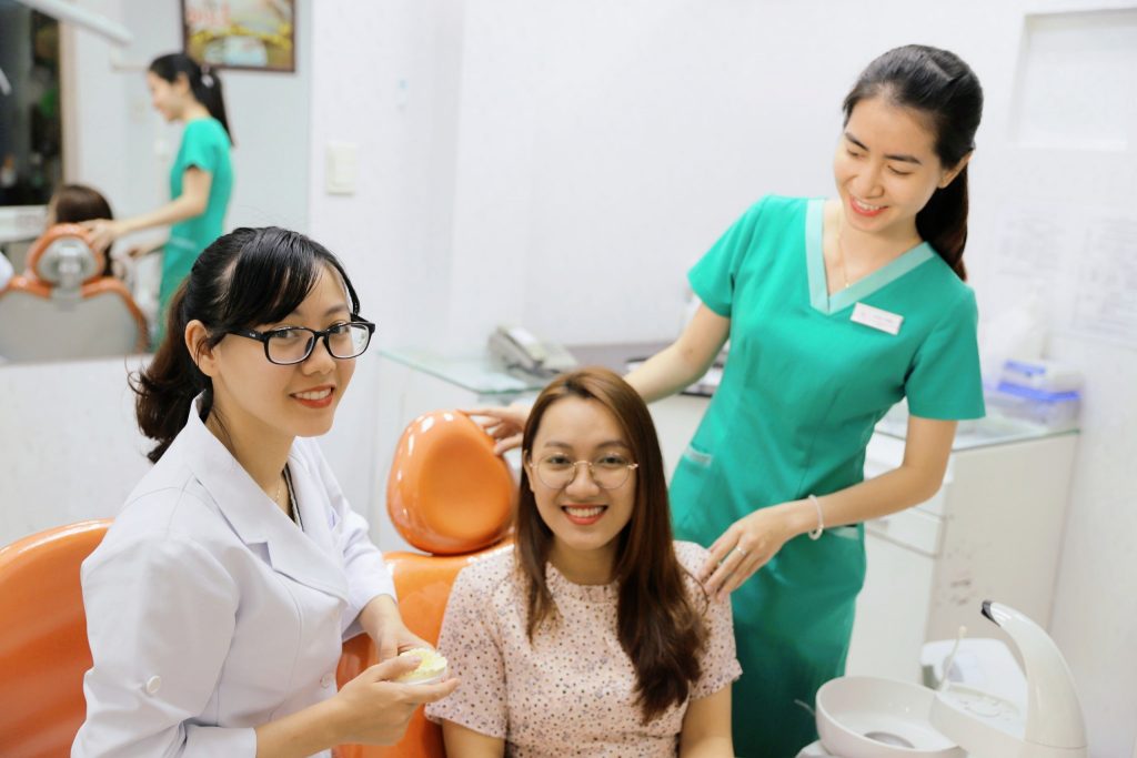 kỹ năng cần có của nhân viên chăm sóc khách hàng nha khoa