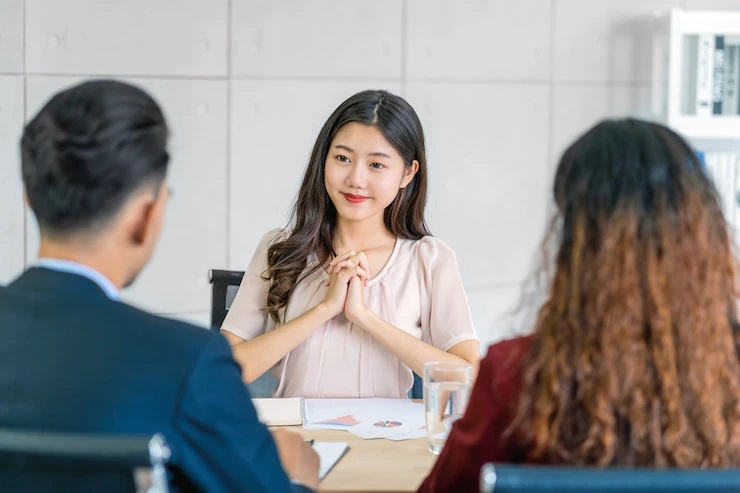 Bạn cũng có thể tự do đưa ra câu hỏi mà không cần một mẫu câu hỏi nào trước