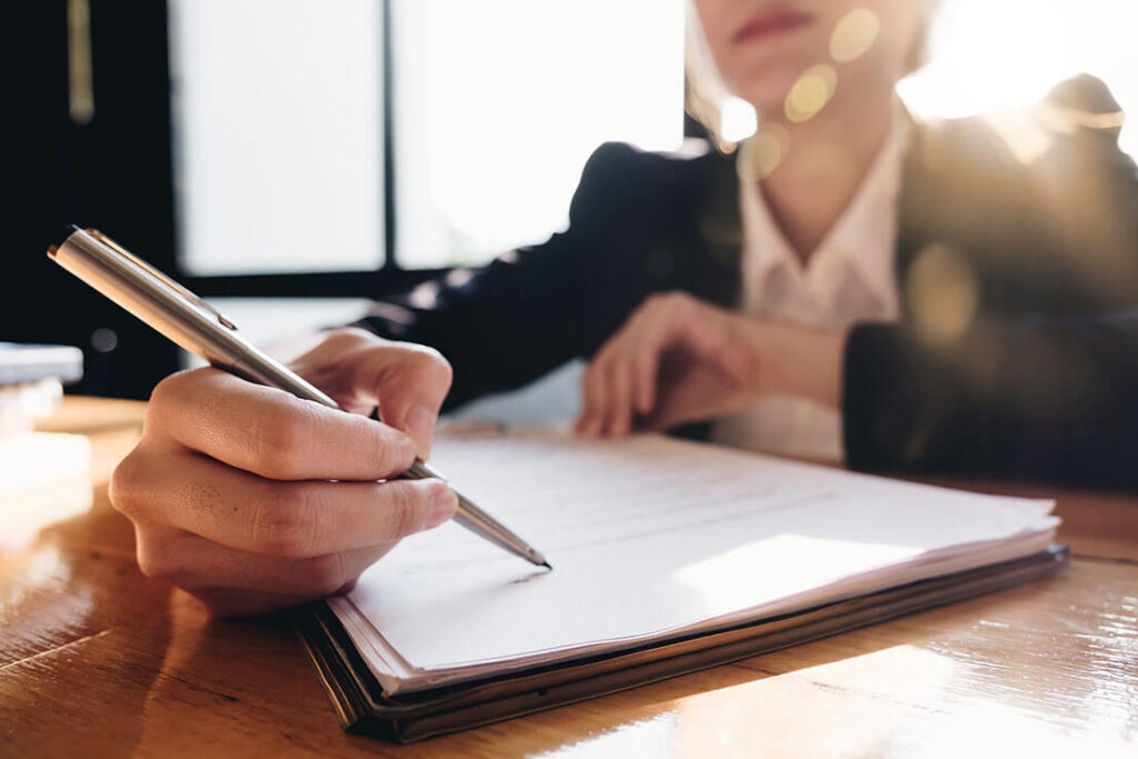 người sử dụng lao động chấm dứt hợp đồng