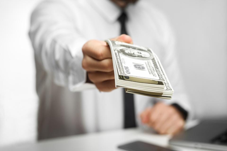tiền công thực tế là gì