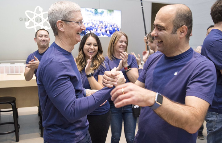 tim cook và cộng sự