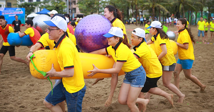 trò chơi team building vươn ra biển lớn