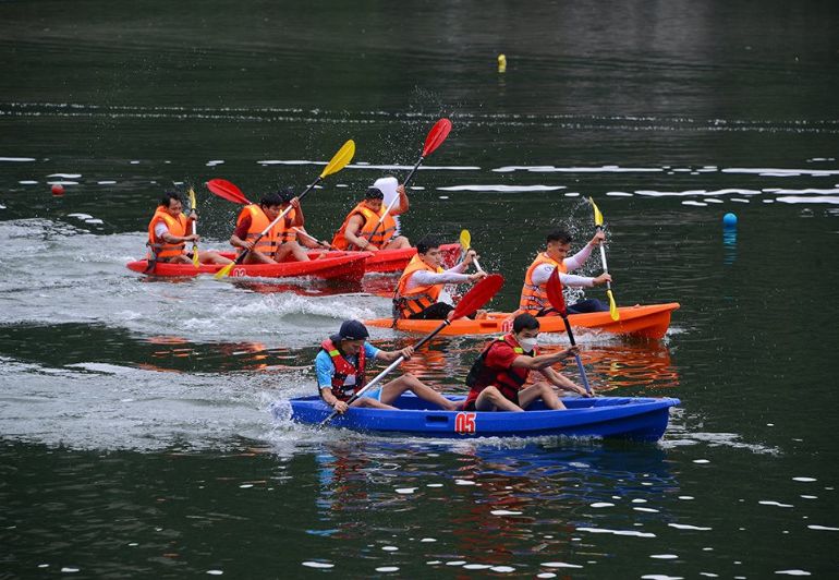 trò chơi teambuilding chèo thuyền kayak