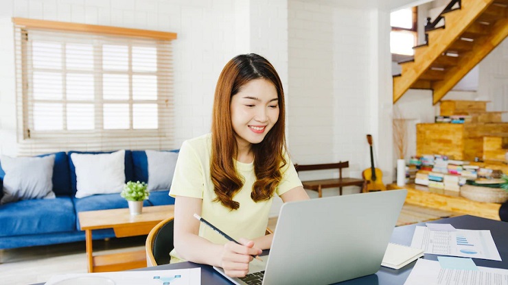 Nhiều công ty cho nhân viên làm việc linh hoạt bằng cách làm online, không cần đến công ty