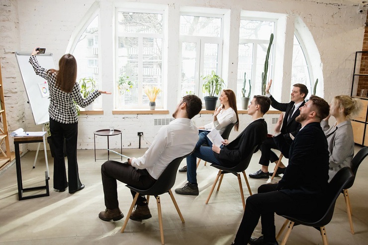 Đào tạo và phát triển đội ngũ nhân viên cũng giúp phát triển đội ngũ kế thừa