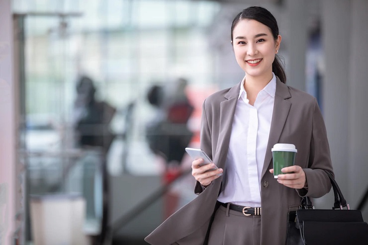 Phong cách quản lý nhân sự theo phương pháp dân chủ tức là lấy ý kiến của mọi người làm chủ