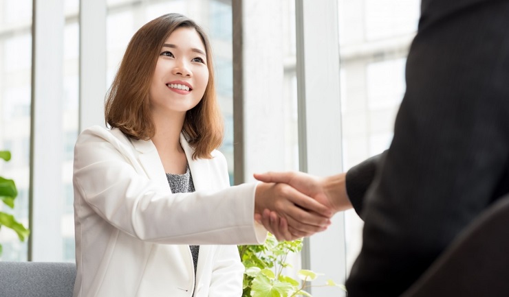 Thu nhập của nhân viên kinh doanh sẽ gồm lương cứng và hoa hồng