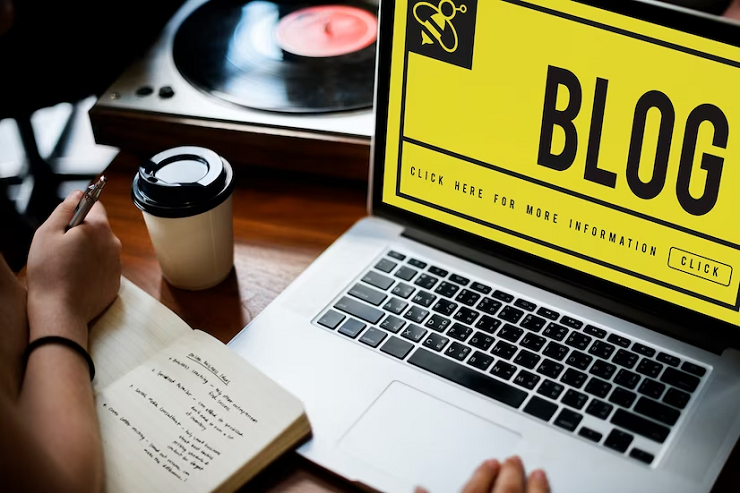 Tạo blog là bước cần thiết để xây dựng personal branding. Nguồn: Freepik