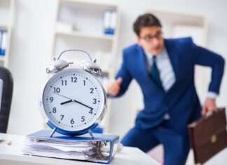 xử lý nhân viên đi trễ