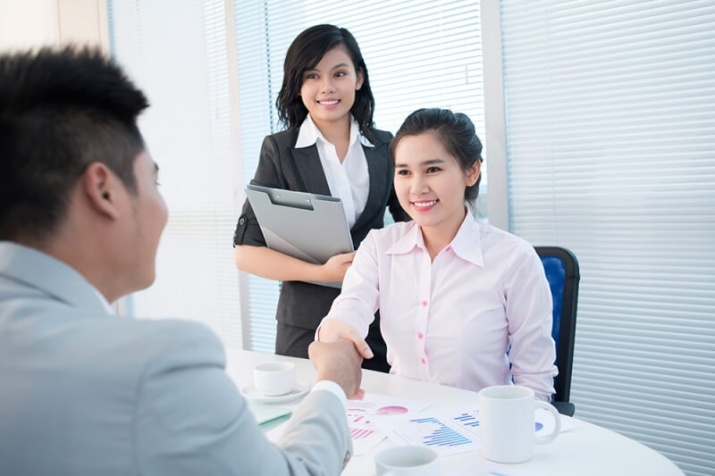 Thẳng thắn chia sẻ tình hình thực tế với nhân viên
