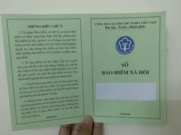 Người sử dụng lao động có trách nhiệm hoàn thành các thủ tục thời gian đóng BHXH, BHTN và trả sổ bảo hiểm xã hội