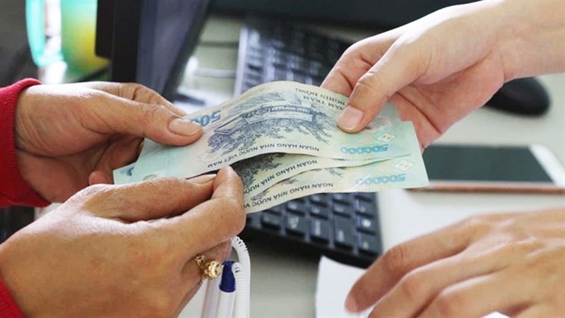 Sau khi sa thải nhân viên, công ty cần tất toán lương và trả sổ bảo hiểm cho nhân viên.