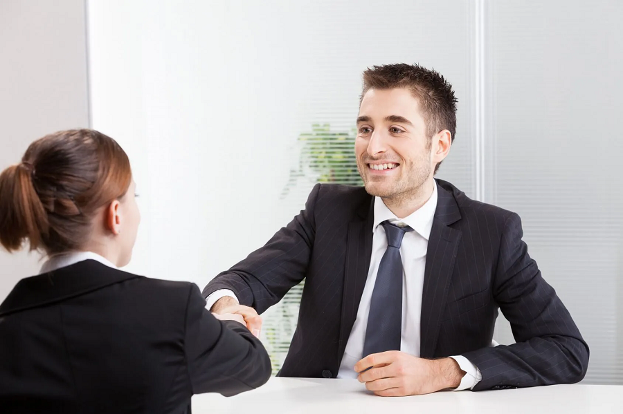 trò chuyện với khách hàng