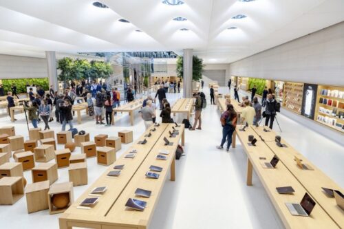 Không gian trải nghiệm sản phẩm của Apple