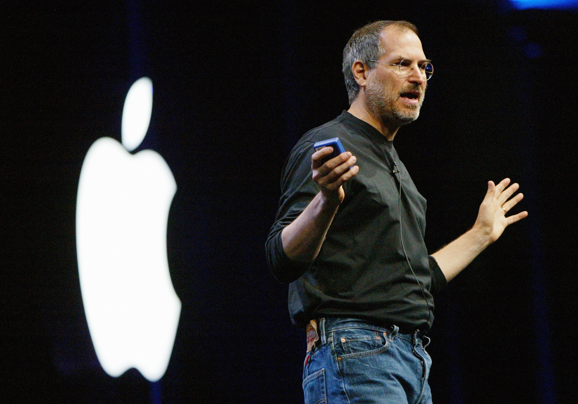 Steve Jobs giới thiệu iPhone