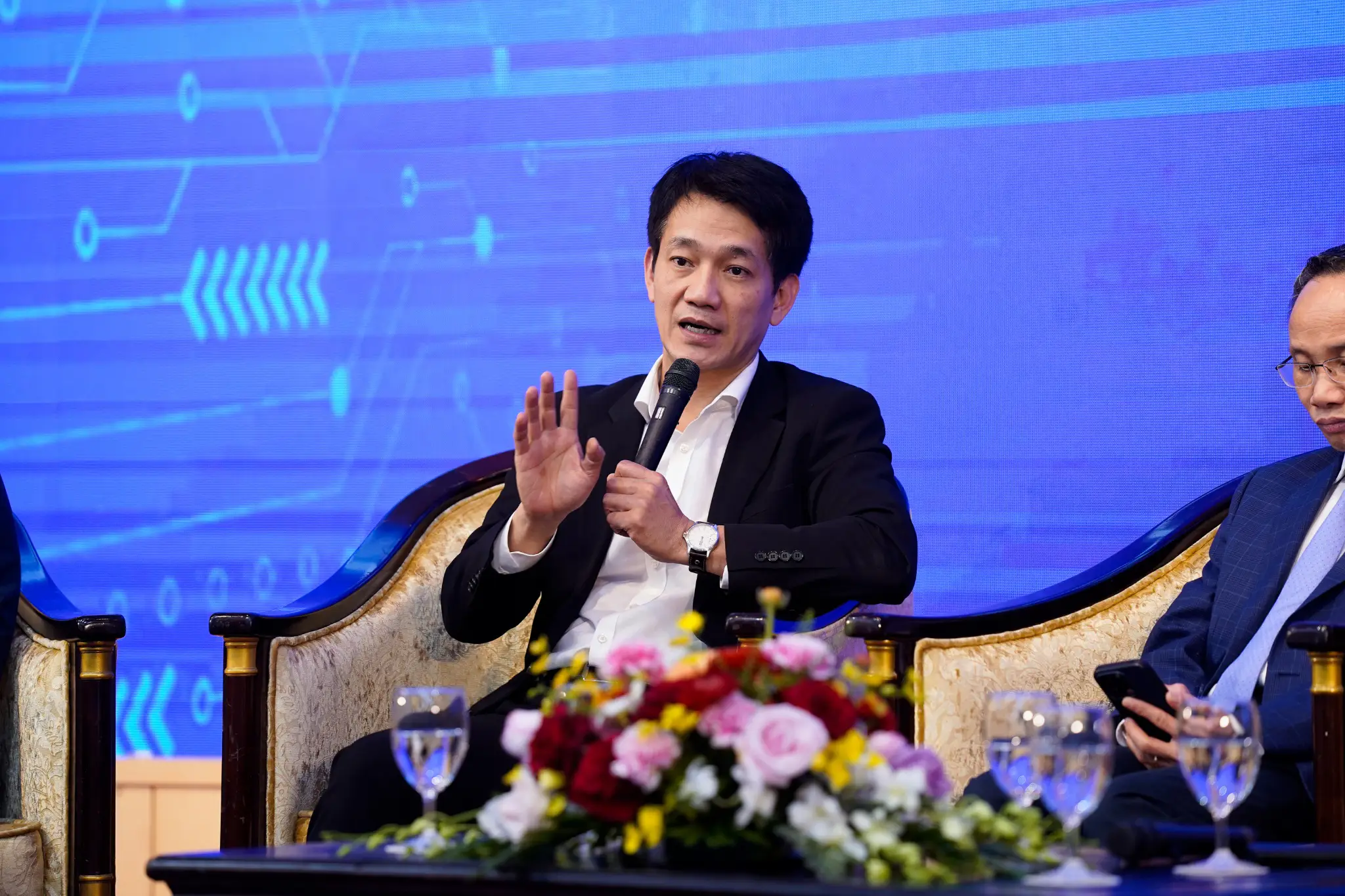 Tiến sĩ Nguyễn Việt Long – Đại học Quốc gia Seoul