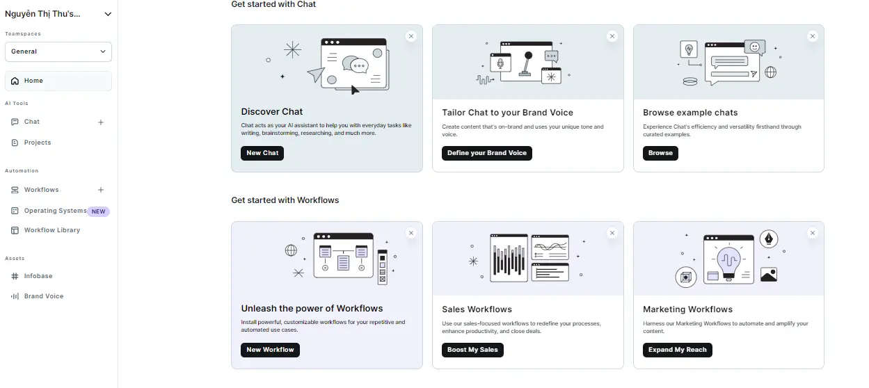 Giao diện nền tảng Copy.ai với các tùy chọn như Discover Chat, Tailor Chat to your Brand Voice, và Workflows, hỗ trợ tối ưu hóa quy trình làm việc và tạo nội dung thương hiệu.