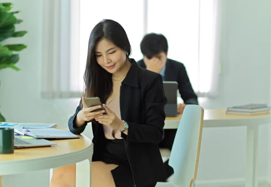 ứng dụng quản trị nhân sự trên iphone